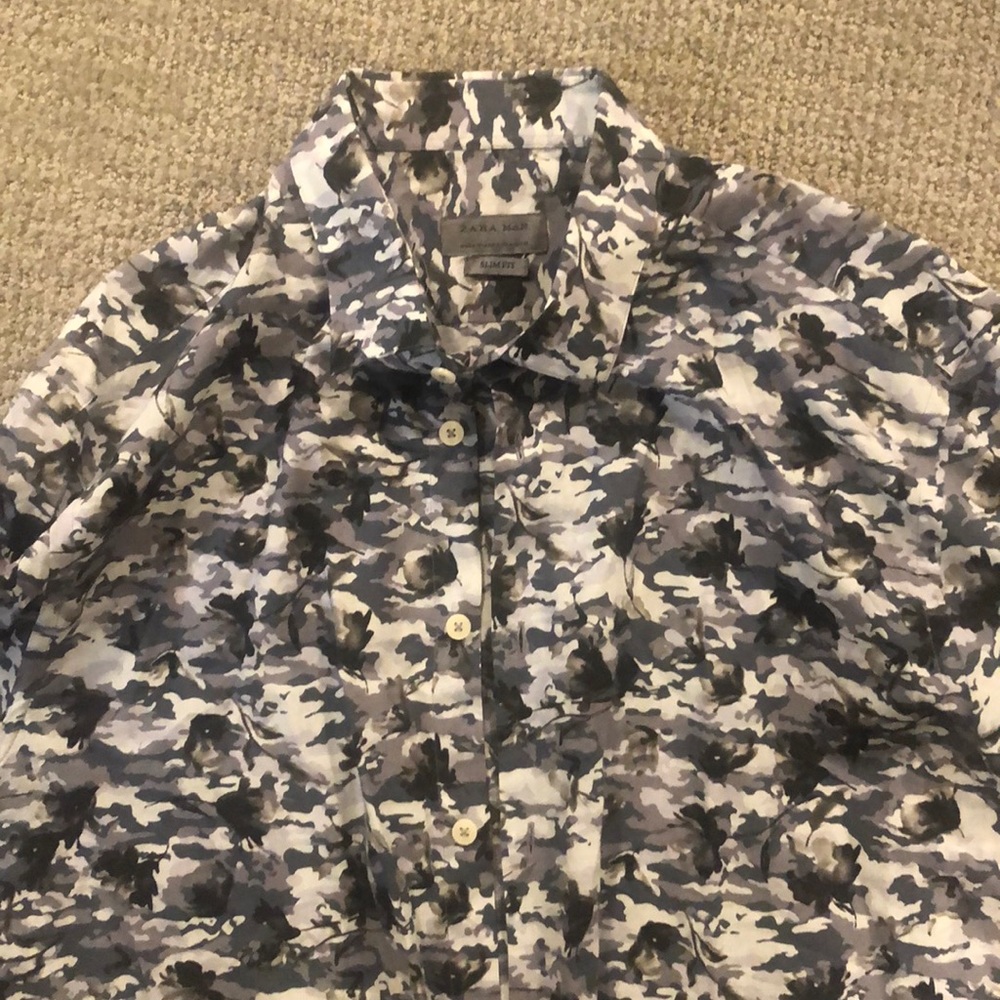 Zara’s men’s slim fit button down shirt XL